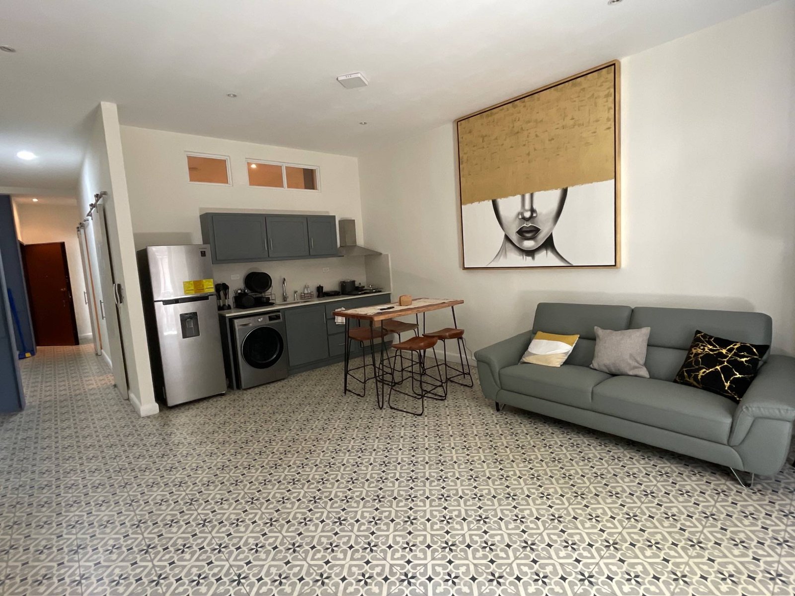 living first apartment web