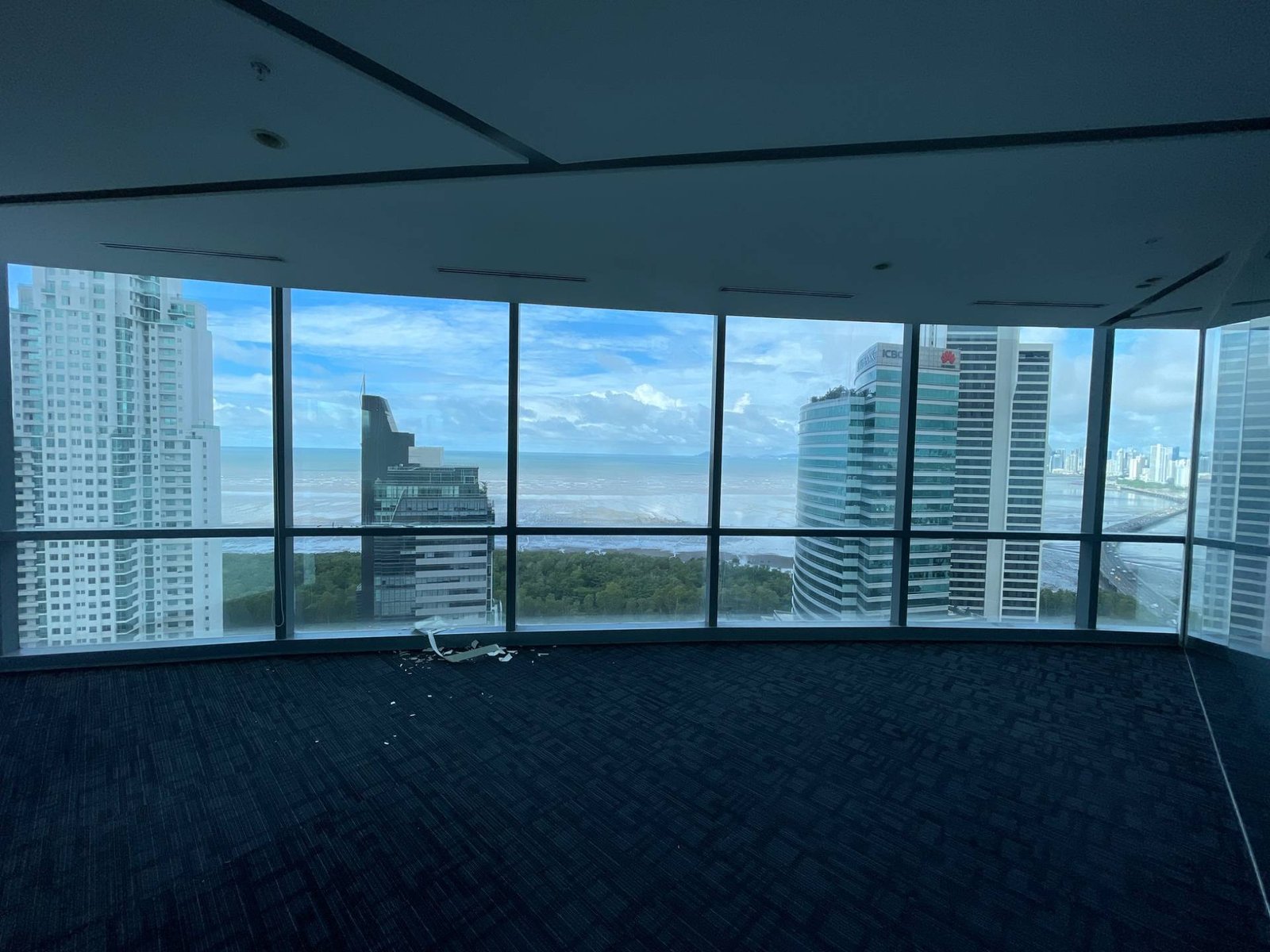 Oficina corporativa con vista al mar en Financial Park, Costa del Este, Panamá.